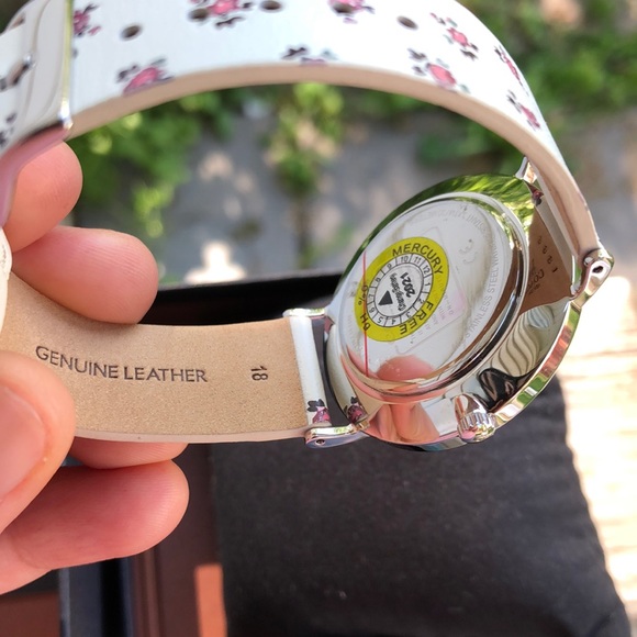 Sold 🛑🛑Coach women’s perry watch 36mm - Picture 8 of 8